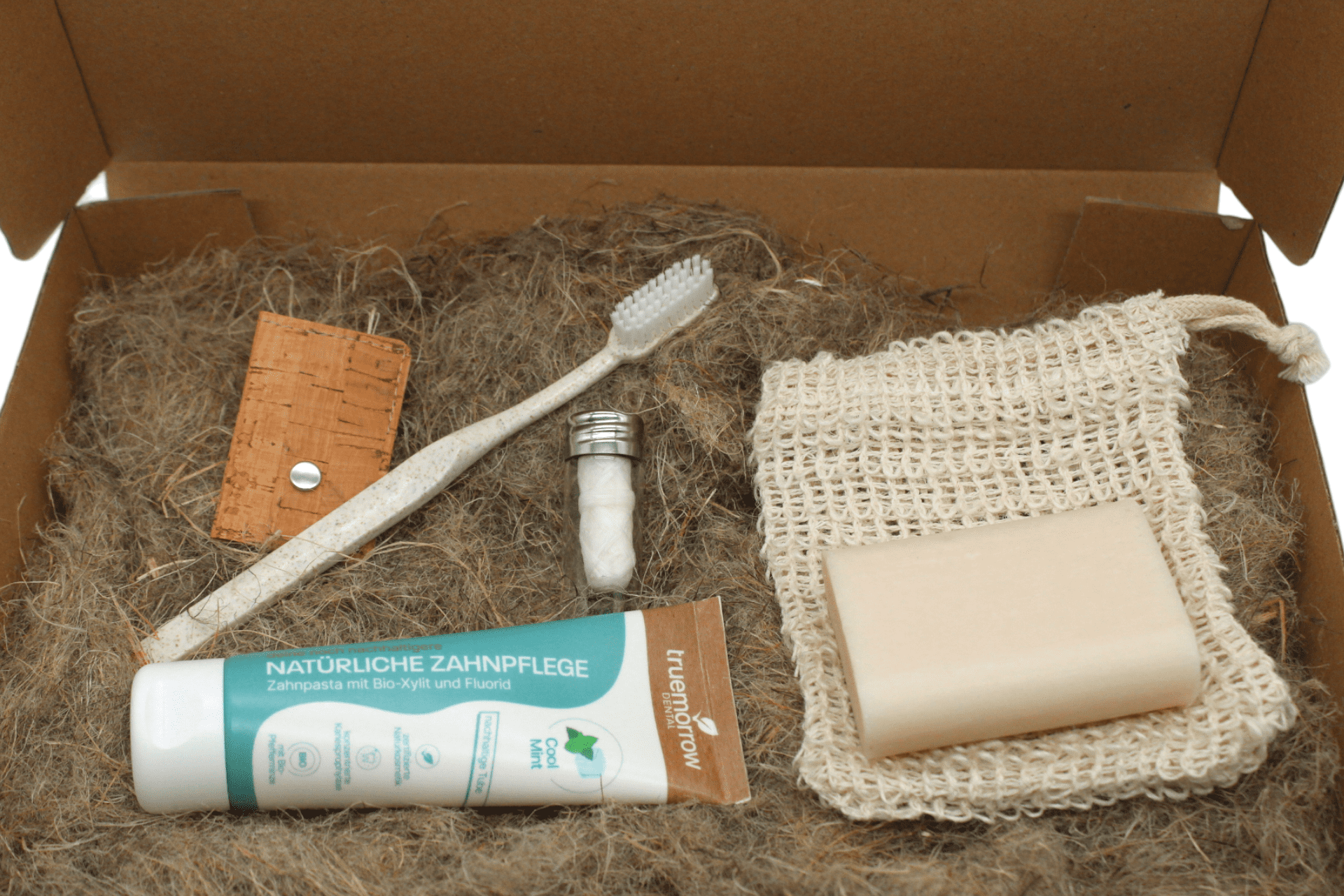 Zero Waste Kit platziert in Karton mit Hanfwolle