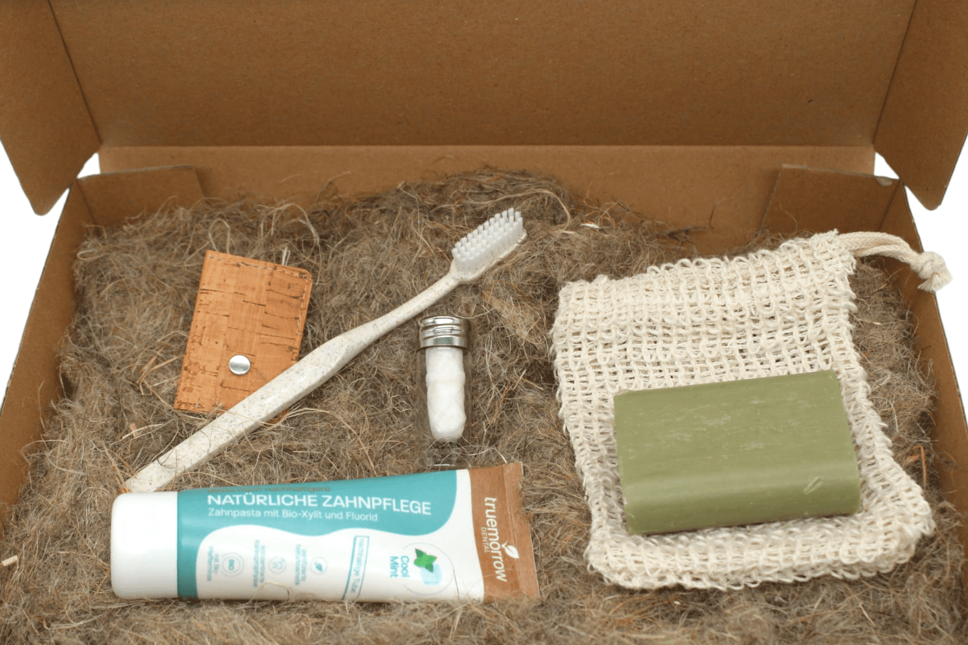 Zero Waste Kit platziert in Karton mit Hanfwolle
